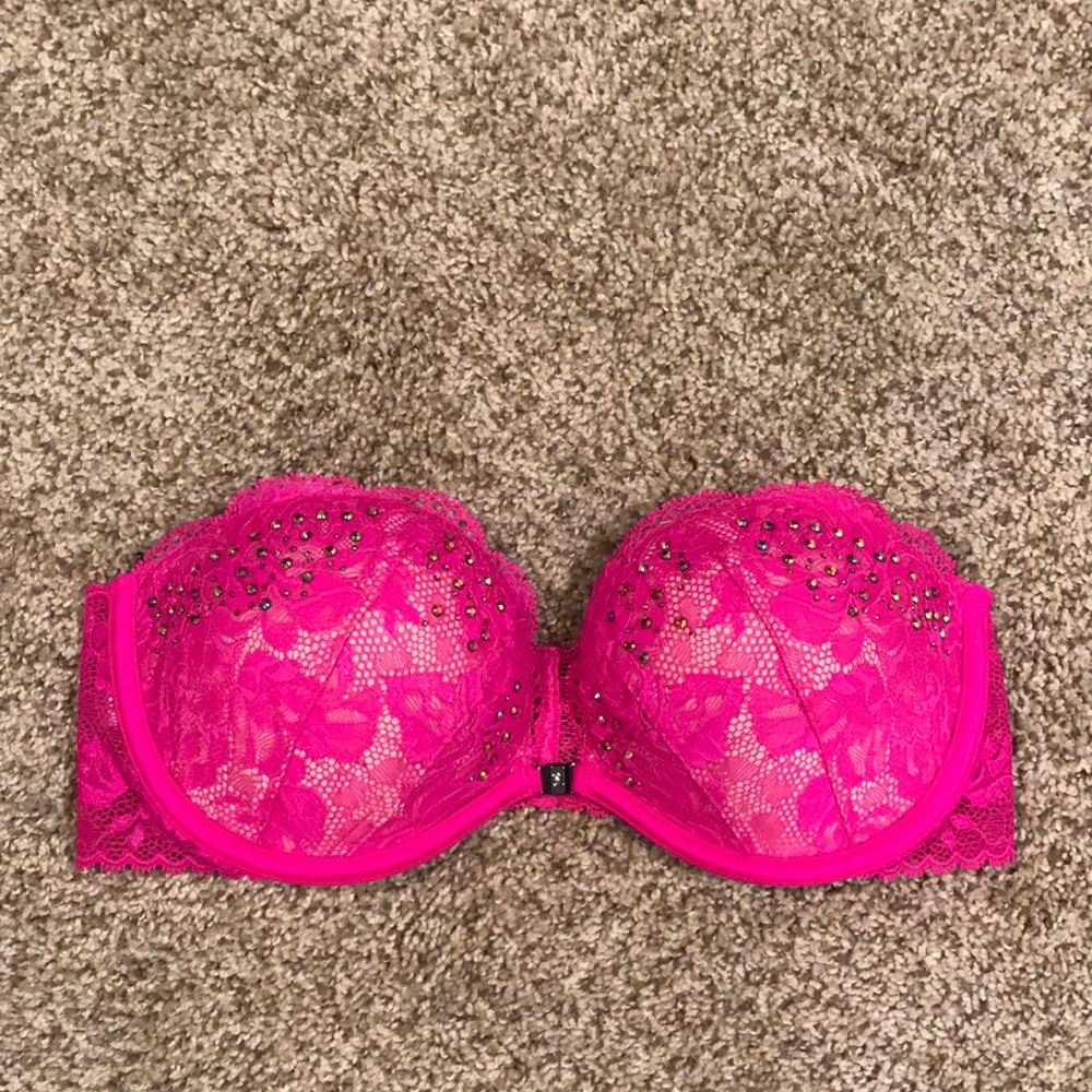 Never worn Victoria Secret strapless bra.